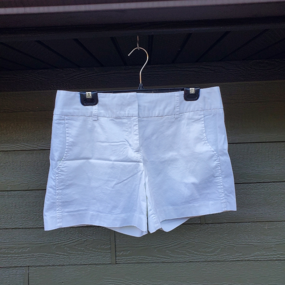 Daisy Fuentes White Shorts. Size Large. True to size.